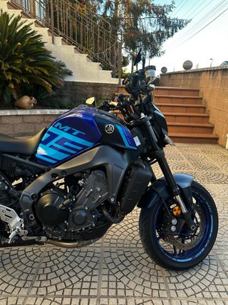 Yamaha MT-09 Negra y Azul
