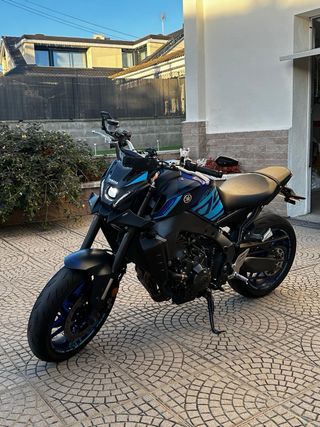 Yamaha MT-09 Negra y Azul