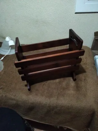 Revistero rústico de madera
