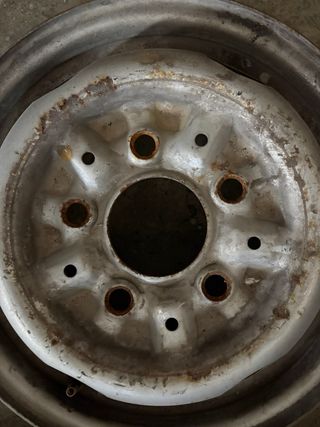 Llantas Mercedes MB100 con tapacubos