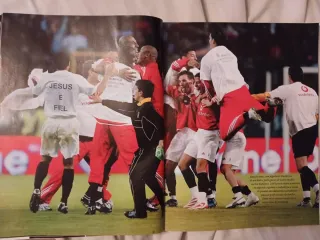 Revista. Benfica Campeão nacional 2004 / 2005.