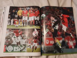 Revista. Benfica Campeão nacional 2004 / 2005.
