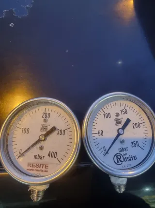 2 Manómetros Resite mbar LS-270