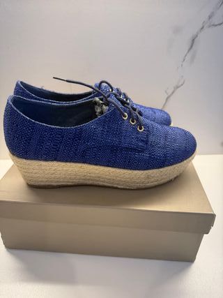 Zapatos Bibi Lou azules con cordones