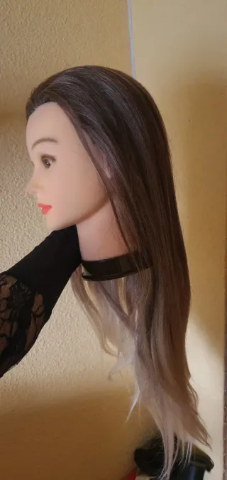 Cabeza maniquí peluquería con pelo