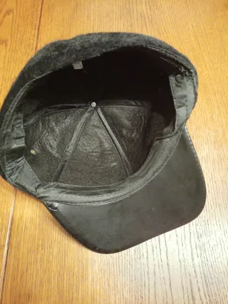 Gorra de cuero negra