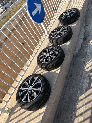 Llantas 15 4x100 con neumáticos 165/65 R15