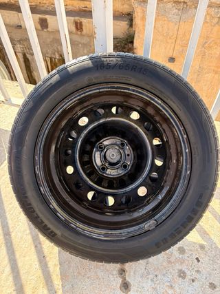 Llantas 15 4x100 con neumáticos 165/65 R15