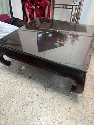 Tavolo basso in vetro e tessuto