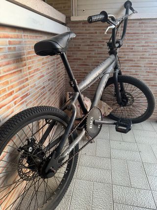 Bicicleta BMX Freestyle Negra