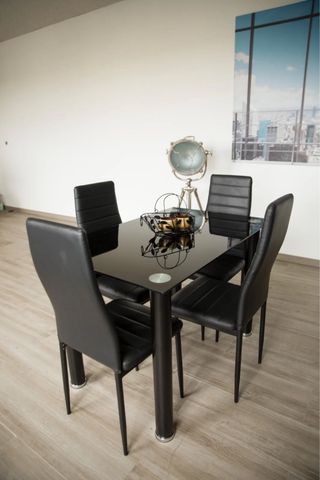 Tavolo in vetro temperato con 6 sedie