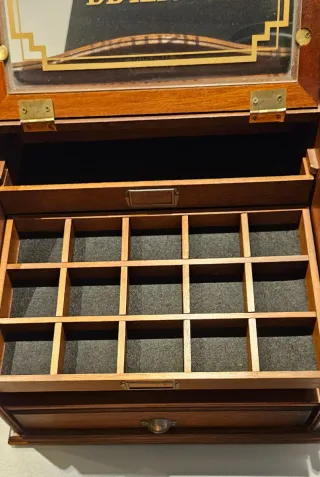 Joyero British 1929 madera y cristal