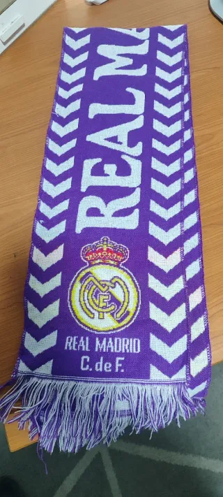 Bufanda Real Madrid Morada y Blanca