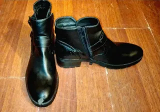 Botines negros con hebilla talla 39