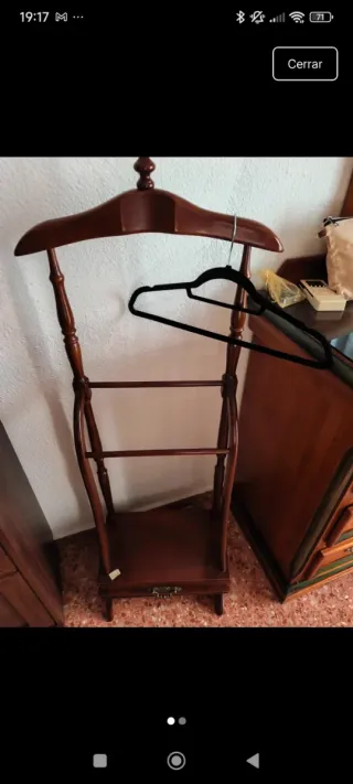 Perchero de madera con cajón