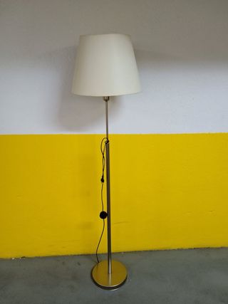 Lámpara de pie moderna