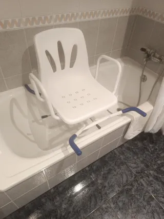Silla para baño personas con movilidad reducida.