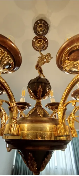 Lámpara de araña clásica dorada