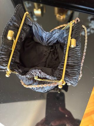 Bolso de noche negro con cadena