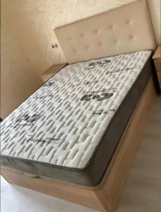 Grande liquidazione! Vendita di canapés e materassi nuovi, misure disponibili.