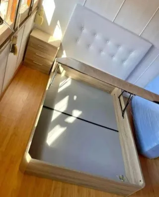 Grande liquidazione! Vendita di canapés e materassi nuovi, misure disponibili.