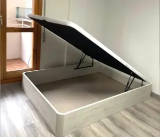 Grande liquidazione! Vendita di canapés e materassi nuovi, misure disponibili.