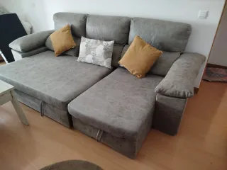 Sofá chaiselongue gris tela