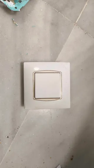 Enchufes y Interruptores Simon 27