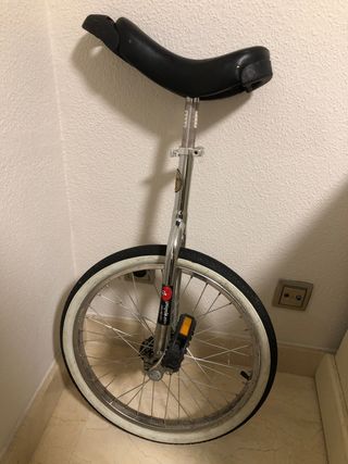 Uniciclo monociclo con rueda blanca original