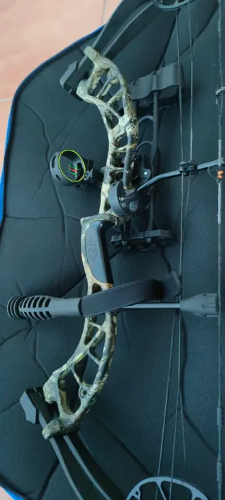 Arco caza PSE Uprising compuesto poleas caza tiro