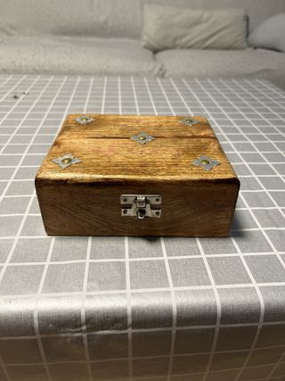 Caja de madera decorada