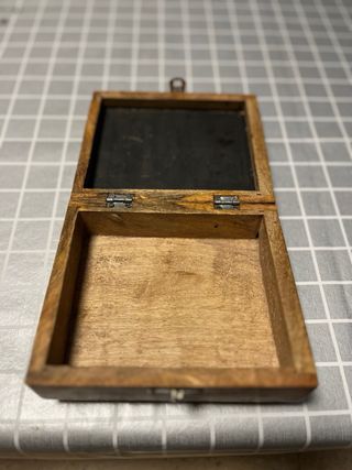 Caja de madera decorada