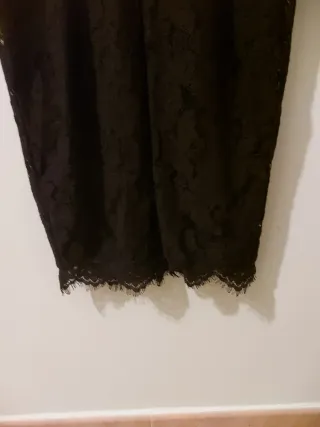 Vestido negro encaje entallado