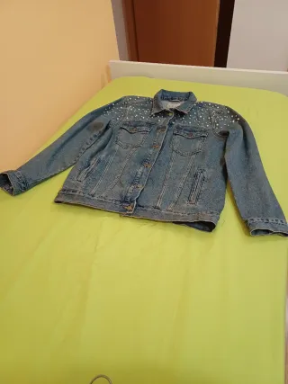 Chaqueta vaquera con perlas