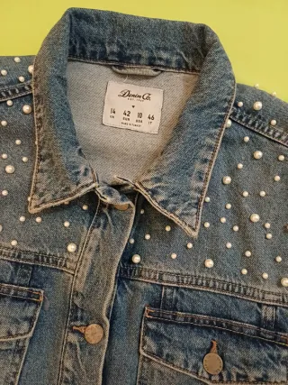 Chaqueta vaquera con perlas