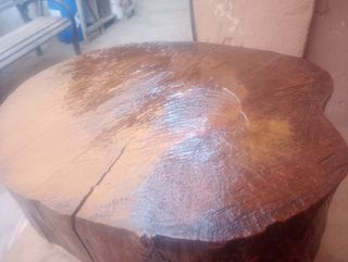 Mesa auxiliar rústica de madera artesanal