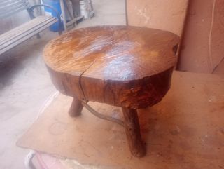 Mesa auxiliar rústica de madera artesanal