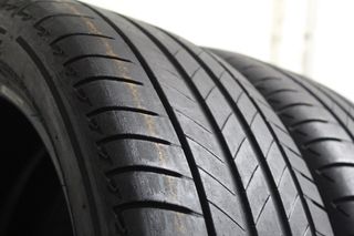 2 Pneumatici Usati  Bridgestone 215/50 R18 92W