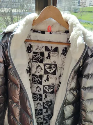 Plumífero plata capucha pelo natural . 7 seasons