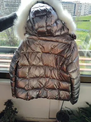 Plumífero plata capucha pelo natural . 7 seasons