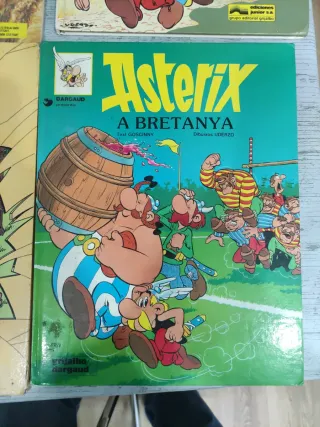 8 comics de Asterix y Tintin. Tapa dura