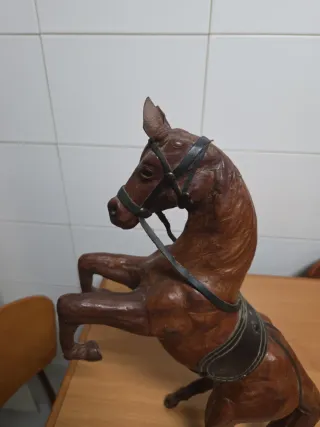 CABALLO DE CUERO