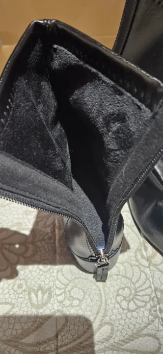 Botines negros punta fina tacón bajo