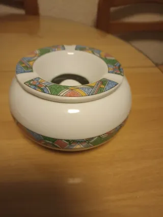 Cenicero de cerámica con diseño