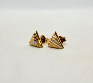 Pendiente Triangulos de oro combinado 18k, 1.94 g.