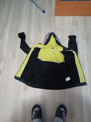 Chaqueta Adidas con capucha