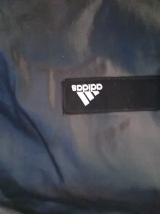 Chaqueta Adidas con capucha