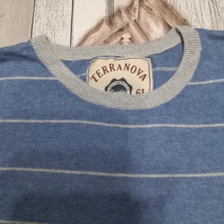 Maglione a righe blu e bianche