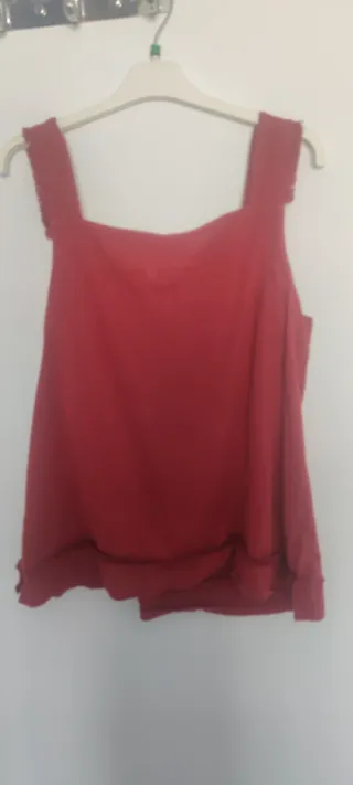 Camiseta tirantes roja holgada