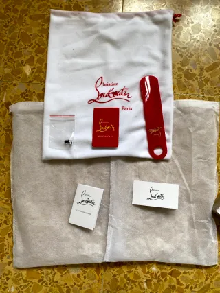 Christian Louboutin Sneakers Nere con Borchie